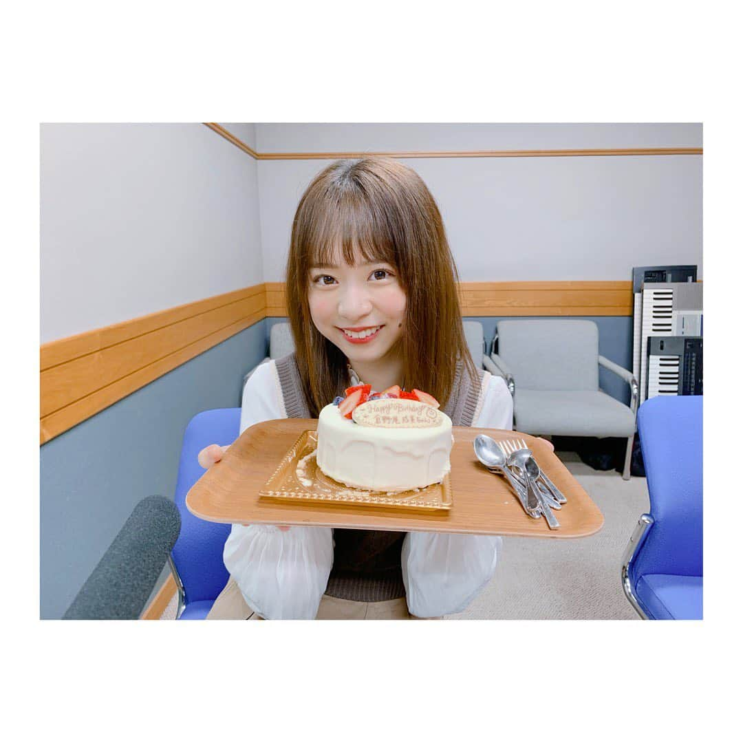 倉野尾成美さんのインスタグラム写真 - (倉野尾成美Instagram)「19歳になりました🥳✨ 一昨日の福岡の現場、今日の熊本のハロートレニングの現場、そして先月のCBCラジオでもお祝いのケーキ🎂  こんなにお祝いしていただけて 嬉しくて幸せです🙈 19歳の私もよろしくお願いします！ #19歳 #誕生日ケーキ」11月8日 21時55分 - noochan_1108