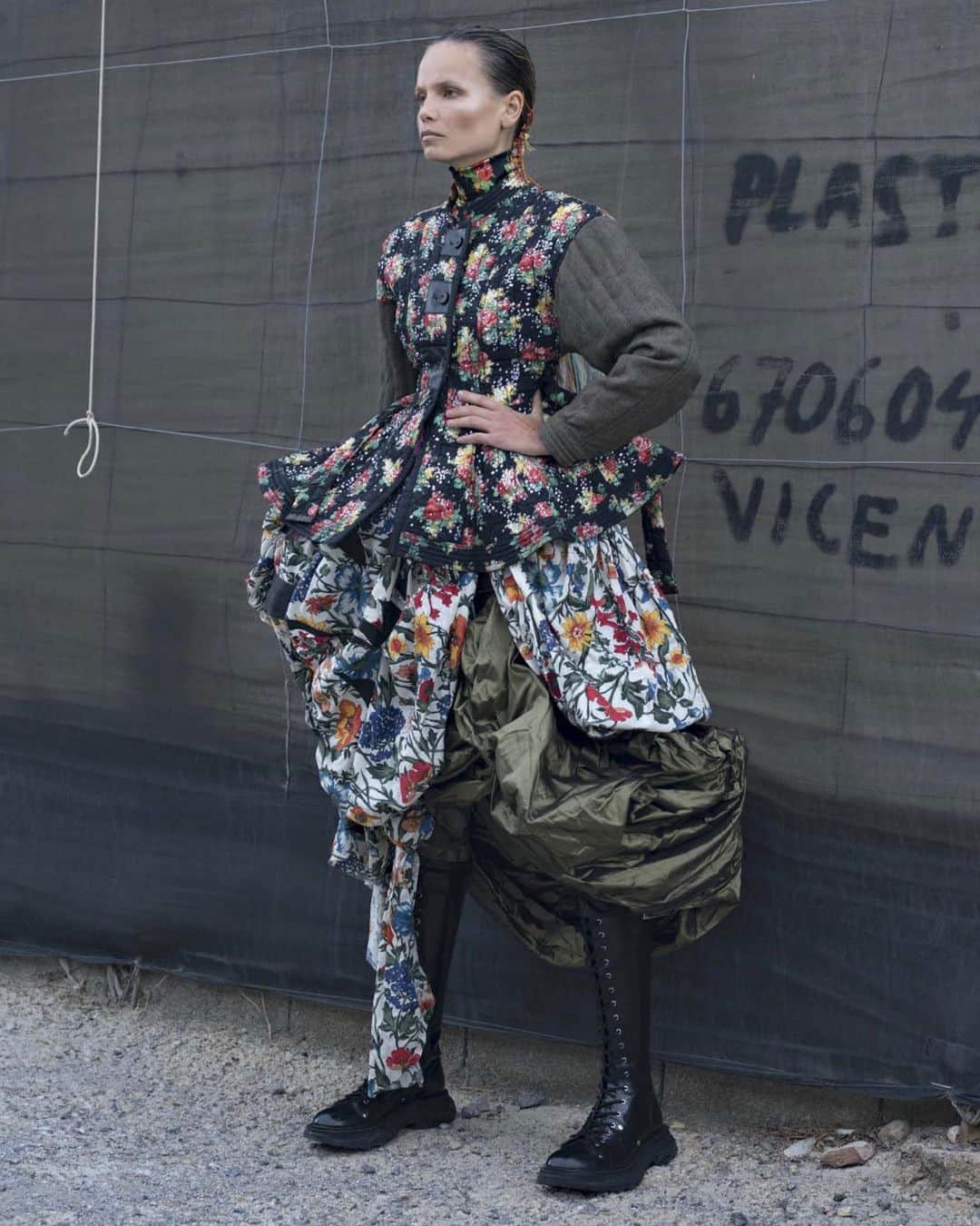 ナターシャ・ポーリーのインスタグラム：「@vogueitalia November Issue  Editor And Chief @efarneti  Photographer @jackie_nickerson  Style By @charlottecolletcollet  Make Up By @lottenholmqvist  Hair By @soichiinagaki  Casting @pg_dmcasting @samuel_ellis  Creative Director @ferdinandoverderi」