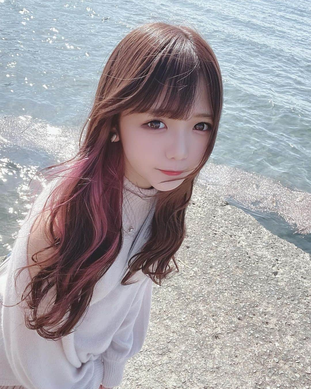 津代美月さんのインスタグラム写真 - (津代美月Instagram)「. 耳開けても開けても 忘れてすぐ閉じちゃうんやけど もう開けるなってこと？わかりました . . . あ、みんなの好きな歌ききたい イチオシがいい」11月8日 21時56分 - __tsushiromizuki