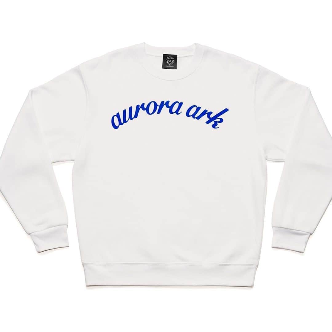 BUMP OF CHICKENさんのインスタグラム写真 - (BUMP OF CHICKENInstagram)「aurora ark TOUR GOODSのうち好評につき完売したZip up Hoodie BLACK、Crew Neck Sweat WHITE、Travel Pouch、Mobile Battery、TRANSFORMERS SONICBLUE BUMBLE & EXO-SUIT CHAMAを11/11（月）18:00より再販売します！是非チェックしてみてください！ #auroraark」11月8日 22時00分 - bumpofchickenofficial