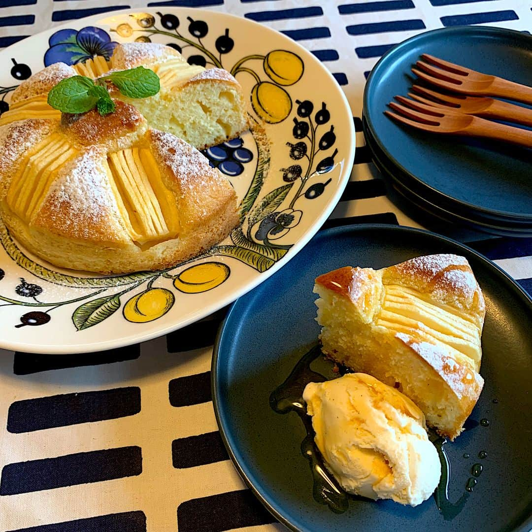 SnapDishさんのインスタグラム写真 - (SnapDishInstagram)「ayaさんのお料理「りんごのケーキ」 #snapdish #foodstagram #instafood #homemade #cooking  #foodphotography #instayummy #料理 #おうちごはん #テーブルコーディネート #器 #暮らし #りんご #おやつ #ケーキ https://snapdish.co/d/Pi8Xja」11月8日 22時00分 - snapdish