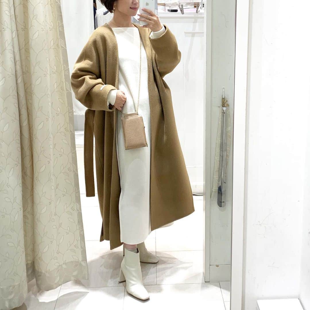 のインスタグラム：「* * @na.e_official 大阪POP UPお手伝い初日終了ーー✨ たくさんの御来店ありがとうございました✨ ナエファンの方にたくさんお会いできて嬉しかった😭✨ * 明日は11時から17時まで店頭に立たせていただきます♥︎ * * 今日は心地よい疲労でベッドに横になった瞬間爆睡間違いなし😂 * * #nae #ナエ #ナエコート #ナエデニム #大阪ルクアイーレ」