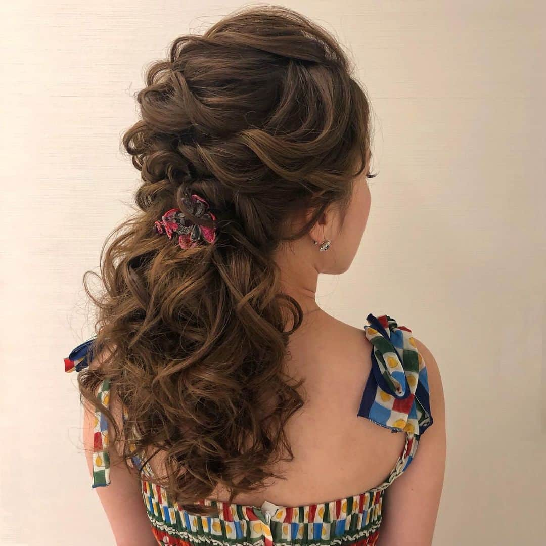 Tomoyo Kitamuraさんのインスタグラム写真 - (Tomoyo KitamuraInstagram)「先日のお客様。 編み込みネオハーフアップ。 #ヘアメイク #ヘアセット #ヘアアレンジ #ヘアスタイル #銀座#美容師 #ウェディング#ウェディングヘア #ブライダル#ブライダルヘア #結婚式#プレ花嫁#花嫁#前撮り#着物#浴衣 #シニヨン#ダウン#夜会巻き #ヘアメイクリハーサル #bride#bridehair#bridal#updo#upstyle」11月8日 22時05分 - tmy_o3.pugmi