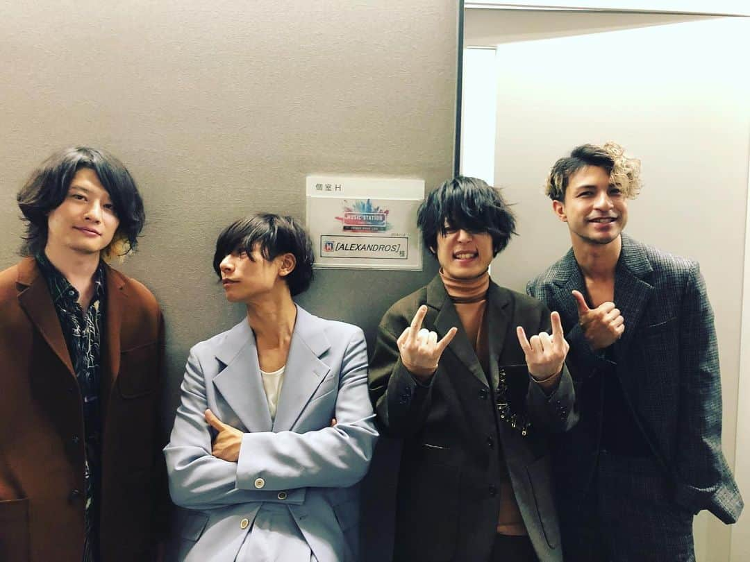 [ALEXANDROS]さんのインスタグラム写真 - ([ALEXANDROS]Instagram)「あまりにも素敵な夜でした。  洋平  #mステ  #タモリさん  #小沢健二さん  #ドロス #alexandros  #あまりにも素敵な夜だから #ワタリドリ  #観てくれた人ありがとう」11月8日 22時09分 - alexandros_official_insta