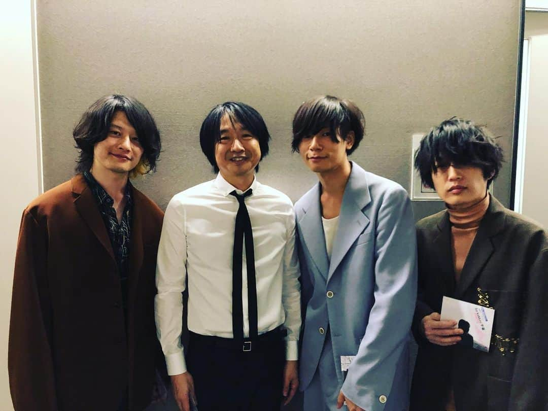 [ALEXANDROS]さんのインスタグラム写真 - ([ALEXANDROS]Instagram)「あまりにも素敵な夜でした。  洋平  #mステ  #タモリさん  #小沢健二さん  #ドロス #alexandros  #あまりにも素敵な夜だから #ワタリドリ  #観てくれた人ありがとう」11月8日 22時09分 - alexandros_official_insta