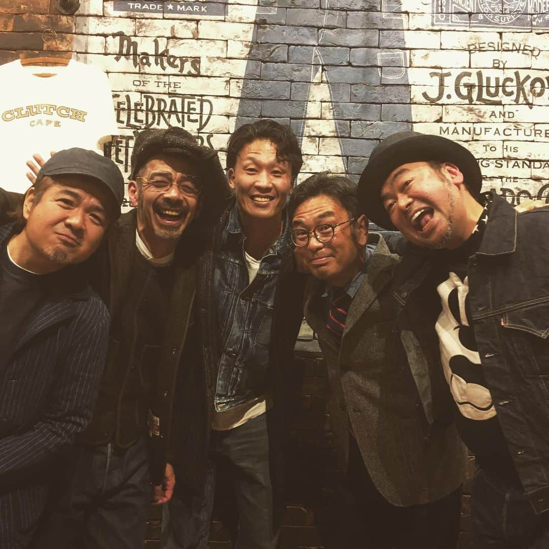 中島ヒロトさんのインスタグラム写真 - (中島ヒロトInstagram)「楽しかった。  次は来年4月らしいっス。しっかりDJ出来る準備して（笑）入れてもらいます。 HARIO先輩、カッコいい。ジュンゾウ、ナイスDJ。ユージくん、キャンプ行こう。後藤社長、いつもありがとうございます。 フルカウントのツイードジャケット、最高に調子よき、です。辻田社長、事務所遊びに行きます。 オトナ友達、は、楽しい。  #jelado  #jeladowest  #fullcount #loveattack #clutchcafe  #workdaysbecameplaydays」11月8日 22時28分 - djhirotonakajima