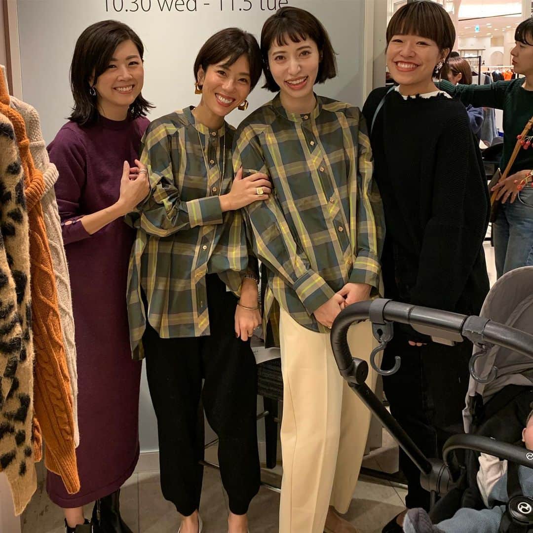 正中雅子さんのインスタグラム写真 - (正中雅子Instagram)「PRE ORDER開始と同時にものすごく沢山のご予約を頂戴して驚いています😭🙏本当にいつもありがとうございます🙏 * 写真のコーデも全部予約をしているものばかり♡ * どれも着やすく、着回しの効くものばかりです！オーバーシャツのチェック柄はタフタの様なハリ感のある素材でフォルムが綺麗にでるうえにモード感もあり他にない仕上がりです！ * POPUPに来てくれたお洒落なお友達もよく着てきてくれることが多くて嬉しかった☺️写真も載せておきます♡また私とは違ったスタイリングが素敵で お客様がご試着されたりしてもやっぱり可愛いなって思う1枚です！今シーズンのMACHATTの中でアクセントになる柄です☺︎どのアウターとも好相性ですよ。 * ロービングカーディガンもざっくりとした風合いがよく、シームを天竺ロール外出ししてパイピングのようにアクセントにしています！ * 予約アイテムどれも拘りありすぎて長々とストーリーにも載せているので参考になれば嬉しいです😊 * 納期やプライスはHPを掲載させてもらっています🙇‍♀️ * #MACHATT #masaco服」11月8日 22時31分 - masacoshonaka