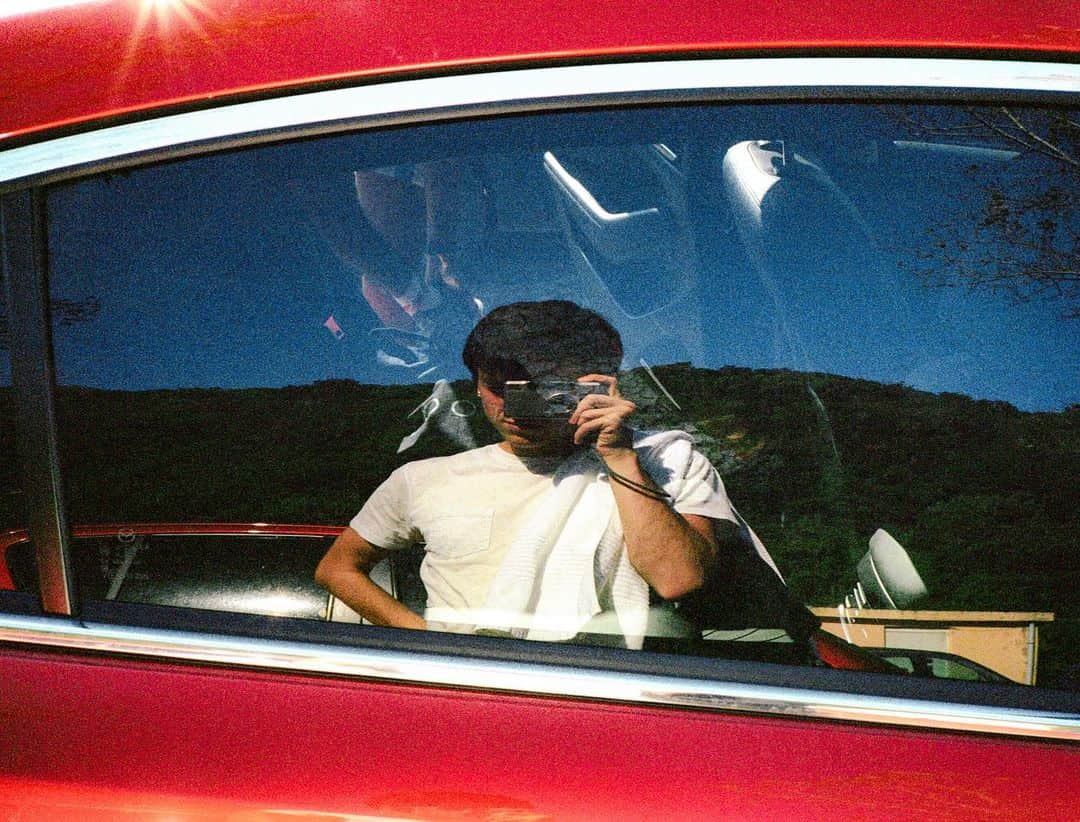 コナー・フランタのインスタグラム：「grainy」