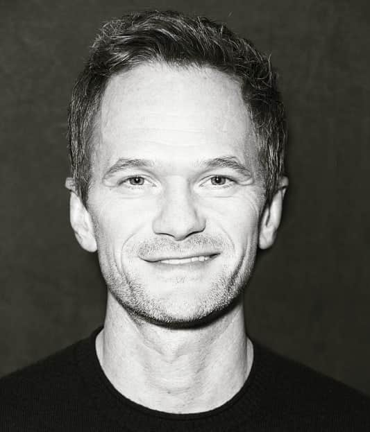 ニール・パトリック・ハリスのインスタグラム：「Happy Friday! 😊 #neilpatrickharris #nph #tagsforlikes #actor #lovehim #handsome #myedit #blackandwhite #awesome #legendary @nph 🧡🧡」