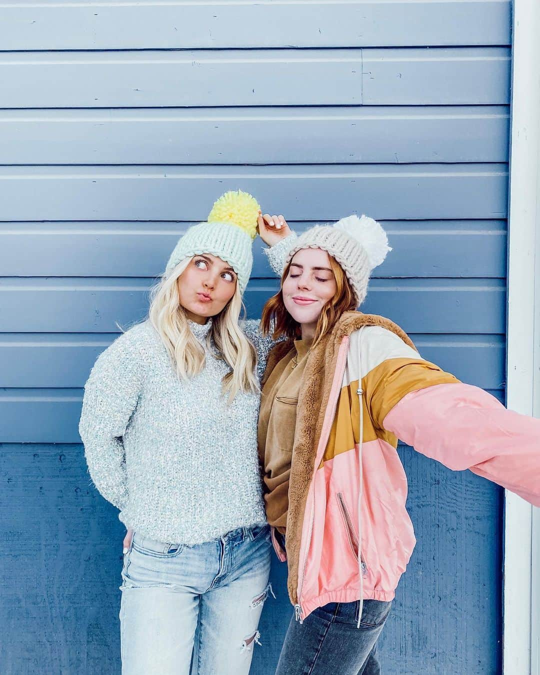 Aspyn Ovard Ferrisさんのインスタグラム写真 - (Aspyn Ovard FerrisInstagram)「Spent an afternoon in Park City!! Best part was getting matching hats, worst part was when Cove wouldn’t stop screaming so we had to leave early 🤓 @jacimariesmith #aspynovardpresets」11月9日 8時15分 - aspynovard