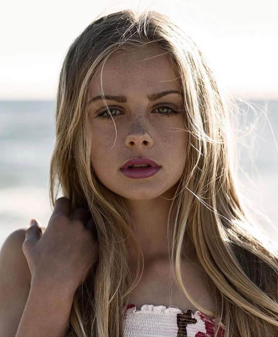 Indi Woollardさんのインスタグラム写真 - (Indi WoollardInstagram)「what’s your favourite emoji? #indiawoollard #woollard #model #teenmodel #teen #beach」11月9日 9時01分 - indiawoollard