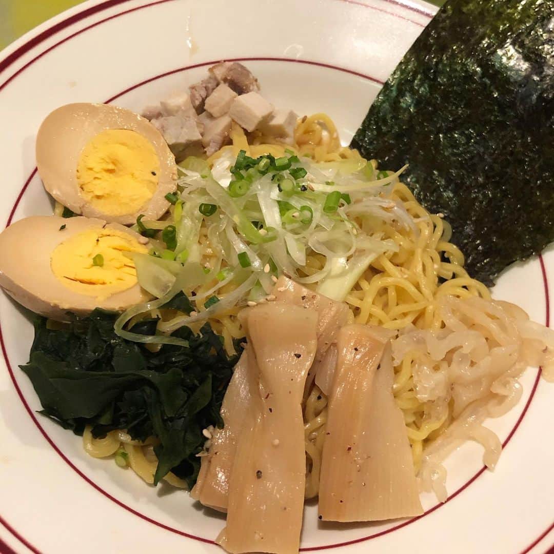 アンジェラ佐藤さんのインスタグラム写真 - (アンジェラ佐藤Instagram)「中国居酒屋橙台の人気メニュー、サーモン手巻き寿司🍣 お酒込みの食べ飲み放題2200円はCPが神でそ？(。-∀-)ﾆﾔﾘ  #中国居酒屋橙台 #橙台 #すすきの中華 #食べ飲み放題 #久しぶりにお邪魔したらメニューがかわってた #ガツ盛りメニューなるみんなで食べたくなる大皿料理があったよ #橙台炒飯なまらウマー #Instagramの雑誌に掲載された橙台店長のアランちゃん可愛い笑」11月9日 9時10分 - angela_satou