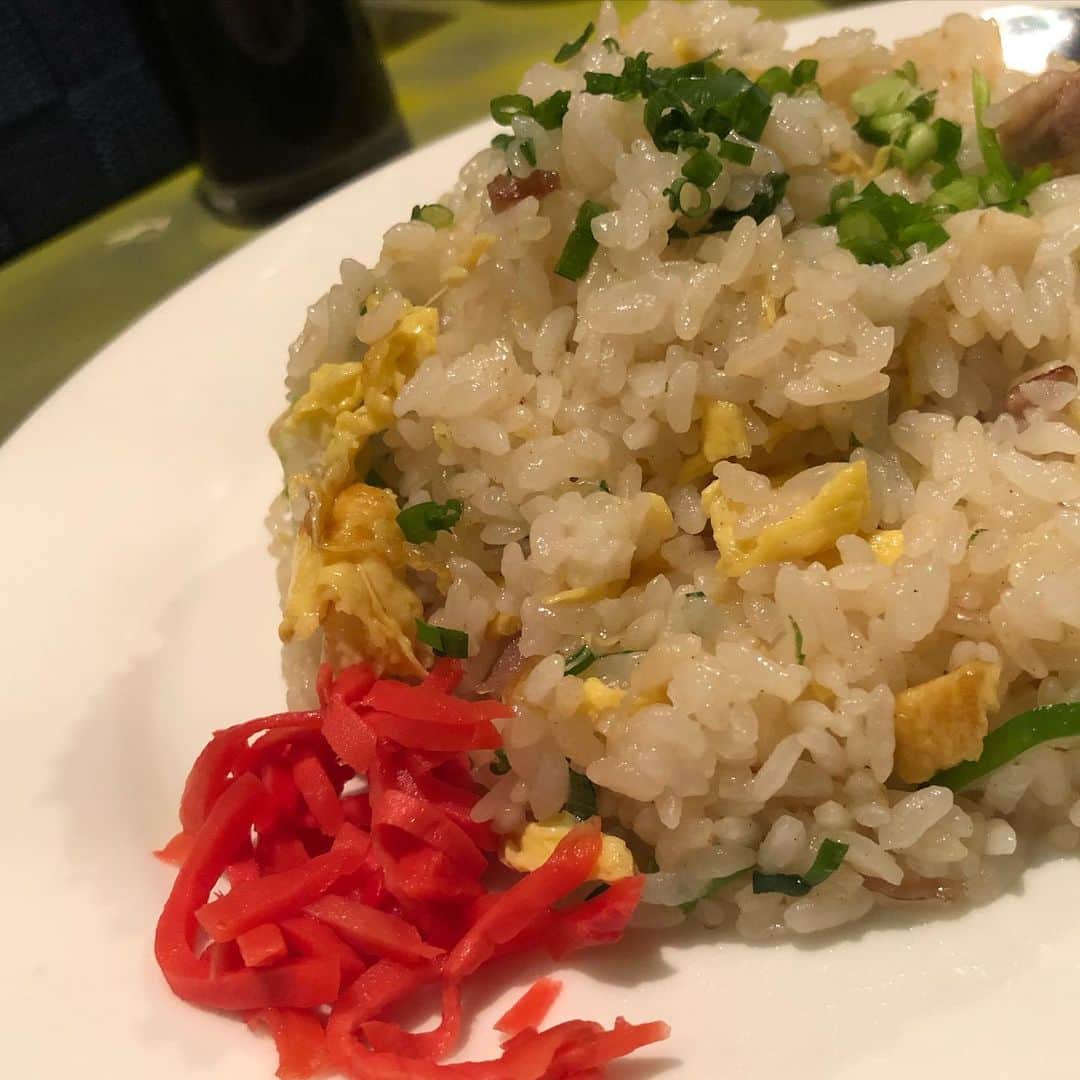 アンジェラ佐藤さんのインスタグラム写真 - (アンジェラ佐藤Instagram)「中国居酒屋橙台の人気メニュー、サーモン手巻き寿司🍣 お酒込みの食べ飲み放題2200円はCPが神でそ？(。-∀-)ﾆﾔﾘ  #中国居酒屋橙台 #橙台 #すすきの中華 #食べ飲み放題 #久しぶりにお邪魔したらメニューがかわってた #ガツ盛りメニューなるみんなで食べたくなる大皿料理があったよ #橙台炒飯なまらウマー #Instagramの雑誌に掲載された橙台店長のアランちゃん可愛い笑」11月9日 9時10分 - angela_satou