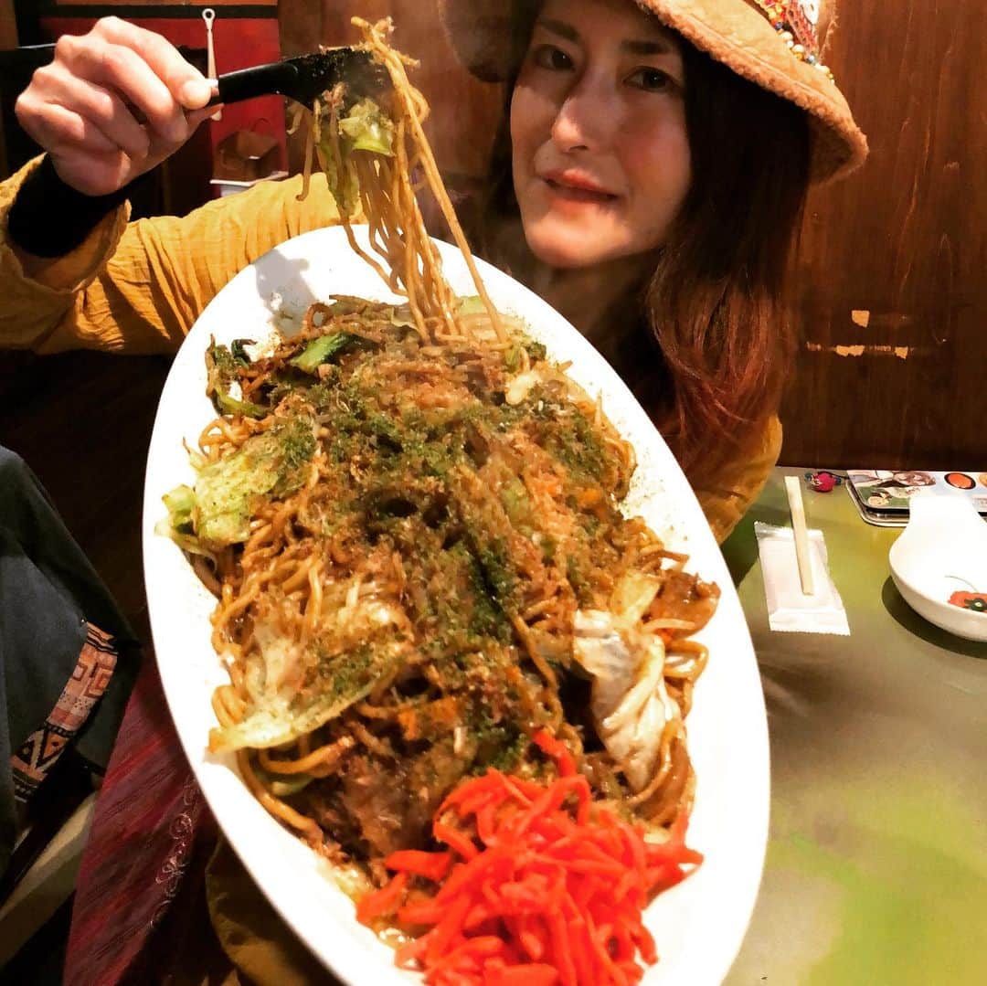 アンジェラ佐藤さんのインスタグラム写真 - (アンジェラ佐藤Instagram)「中国居酒屋橙台の人気メニュー、サーモン手巻き寿司🍣 お酒込みの食べ飲み放題2200円はCPが神でそ？(。-∀-)ﾆﾔﾘ  #中国居酒屋橙台 #橙台 #すすきの中華 #食べ飲み放題 #久しぶりにお邪魔したらメニューがかわってた #ガツ盛りメニューなるみんなで食べたくなる大皿料理があったよ #橙台炒飯なまらウマー #Instagramの雑誌に掲載された橙台店長のアランちゃん可愛い笑」11月9日 9時10分 - angela_satou