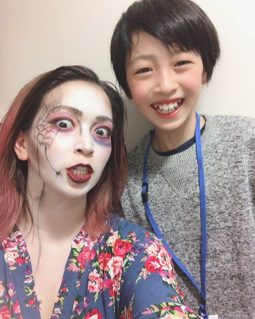 ダンドイ舞莉花さんのインスタグラム写真 - (ダンドイ舞莉花Instagram)「昨日は初の二回公演でした！ そして本日昼公演。ありがとうございました！！🦇 学生団体からフレッシュなエッセンスを吸収して🧛‍♀️ 明日もマチソワ！がんばろー！！！ この間、プリシラのベンジーが観に来てくれたよ😍 ハルどんどん大きくなってくね。これからが楽しみだ！！ #陣慶昭 #tanzdervampire #vampire #ダンスオブヴァンパイア #TDV #ヴァンパイア #musical #theatre #tokyo #japan #vampiremakeup」11月9日 0時32分 - mdandoy18