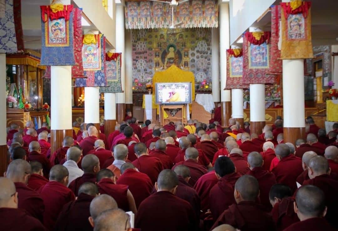 Leslie Camila-Roseのインスタグラム：「Dharamshala. Nov 4th, 2019. At His Holiness The Dalai Lama’s teachings. . . . . . .  #heartsutras #monks #buddhism #Compassion #emptiness」