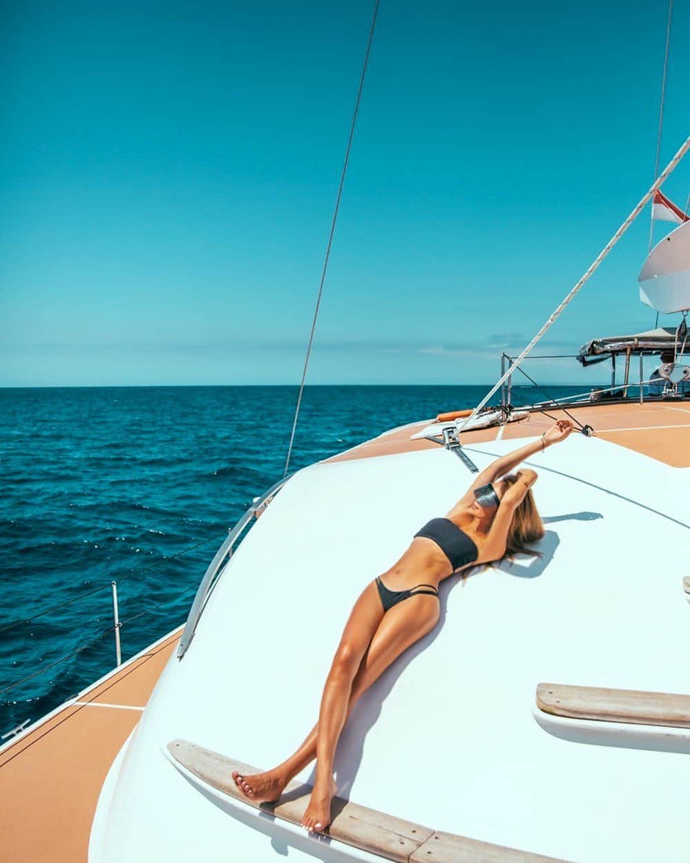 のインスタグラム：「I LOVE 陸海空🤝❤️ I LOVE EARTH 🌎  I feel amazing on our own boat ⛵️ 海も空も陸も全部好き❤️ 気分はただただ最高❤️❤️❤️#luckyme 人生の楽しみ方は人それぞれだけど、楽しむ事は自分たちで作ってこ〜❤️❤️❤️ #特技  #バリ　#bali #lembonganlife #positivevibes #boatlife #balilifestyle」