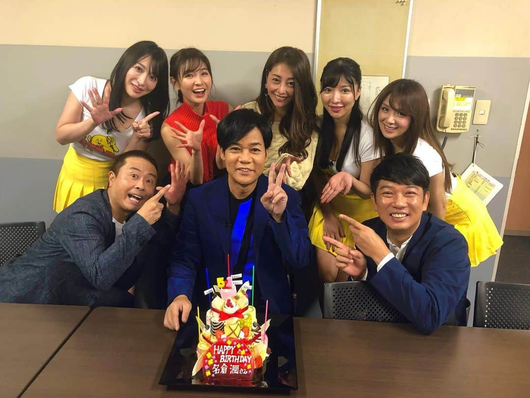 金山睦さんのインスタグラム写真 - (金山睦Instagram)「名倉さん　@nagrat1968 お誕生日おめでとうございました🎂🎊🎉 #じっくり聞いタロウ　でみんなでお祝いしました✨ 色々アドバイスしてくださったり、応援してくださってたり、優しいお兄さま😊❤️ #happybirthday #バースデー　#おめでとうございます　#収録」11月9日 1時12分 - kanayama_chika