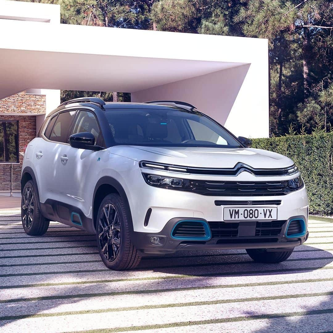 Citroënさんのインスタグラム写真 - (CitroënInstagram)「With Citroën C5 Aircross SUV Hybrid, travel in ë-comfort class. Discover your Plug-In Hybrid SUV now! Link in bio⬆️ #CitroënC5AircrossSUVHybrid #PlugInHybrid #SilentUrbanVehicle #ËComfortClass #Comfort」11月9日 1時34分 - citroen