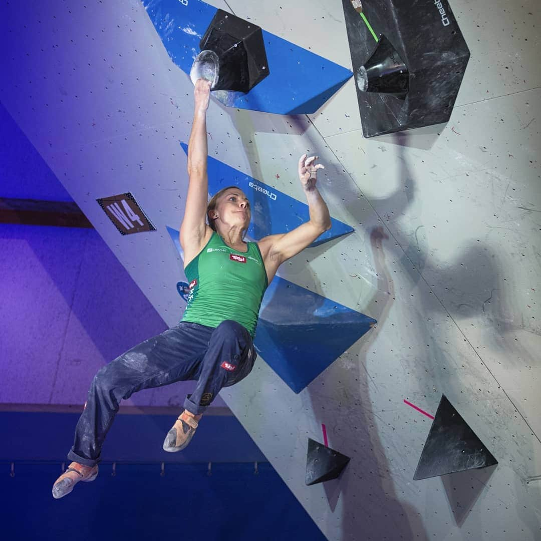 カタリーナ・ザーヴァインさんのインスタグラム写真 - (カタリーナ・ザーヴァインInstagram)「It's been more than a year since my last bouldering comp. Time to change that! Excited to compete at the @alpinmesse tomorrow 😀🙌💪」11月9日 1時31分 - katha_saurwein