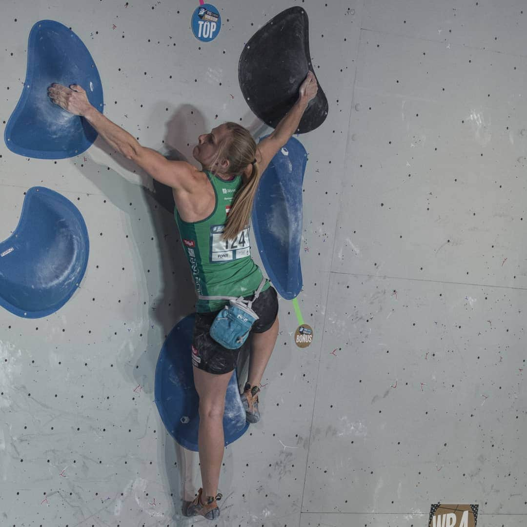 カタリーナ・ザーヴァインさんのインスタグラム写真 - (カタリーナ・ザーヴァインInstagram)「It's been more than a year since my last bouldering comp. Time to change that! Excited to compete at the @alpinmesse tomorrow 😀🙌💪」11月9日 1時31分 - katha_saurwein