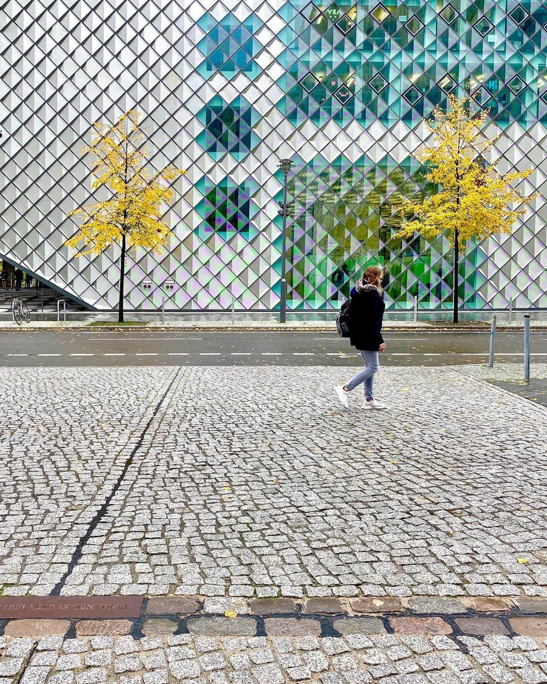 appleさんのインスタグラム写真 - (appleInstagram)「Commissioned by Apple. “If I walk through Berlin today, I don’t always know if I’m in the East or West. Thirty years after the fall of the Wall, there are still scars. But the world is dynamic. Nothing is really permanent.” #ShotoniPhone by Martin U W. @martinuwaltz. On the 9th of November 1989 the #BerlinWall fell. Thirty years later Martin walked the route to capture a city reunited.  1. On 9 Nov 1989, Berliners from East and West gathered together to tear down the Wall. The city has since been transformed by reunification, but the memory of the Wall remains. — 2. The once impenetrable line of the Wall is now crossed thousands of times a day in both directions. — 3. The line of the Wall runs through buildings, streets, lakes, and parks. Often people don’t know they’re crossing the border that once divided the city. — 4. The iconic Brandenburger Tor became one of many rallying points on the night of the ‘Mauerfall.’ Spaces and structures once walled off to the public allowed free passage once more. — 5. In many places the structure of the Wall is now reduced to a faded line of bricks. — 6. The fall of the Wall led to a new Germany. Across the city, at places like Potsdamer Platz, East and West Berliners now meet freely and in peace.」11月9日 1時43分 - apple