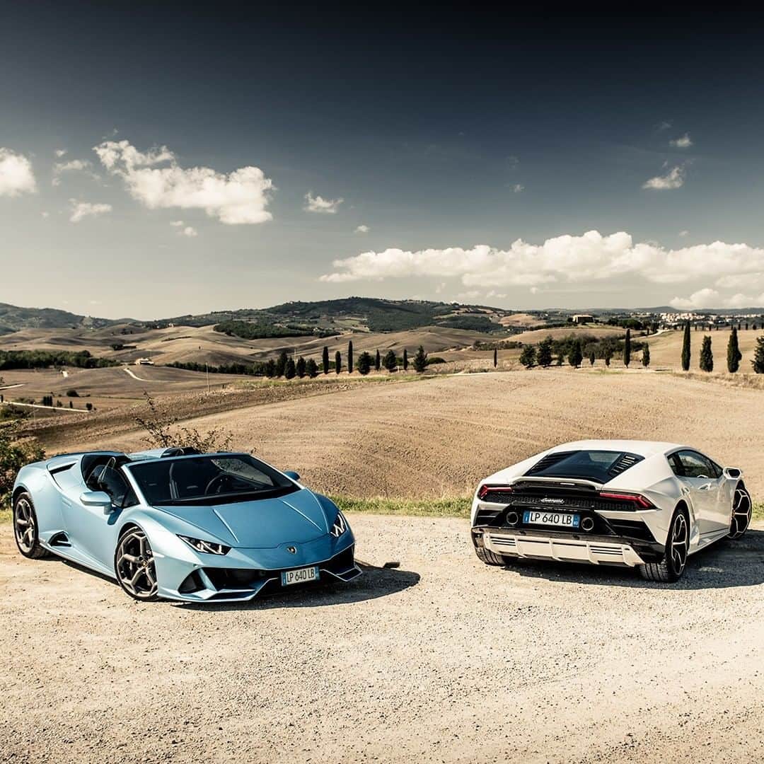 ランボルギーニのインスタグラム：「The landscapes of Italy surely are breathtaking. That being said, nothing beats the experience of exploring the medieval Tuscan roads than doing so in a Lamborghini – be it Huracán EVO or Huracán EVO Spyder. Which one would you choose for this journey of a lifetime? Photographed by @denniswierenga  #Lamborghini #HuracanEVOSpyder #EveryDayAmplified」