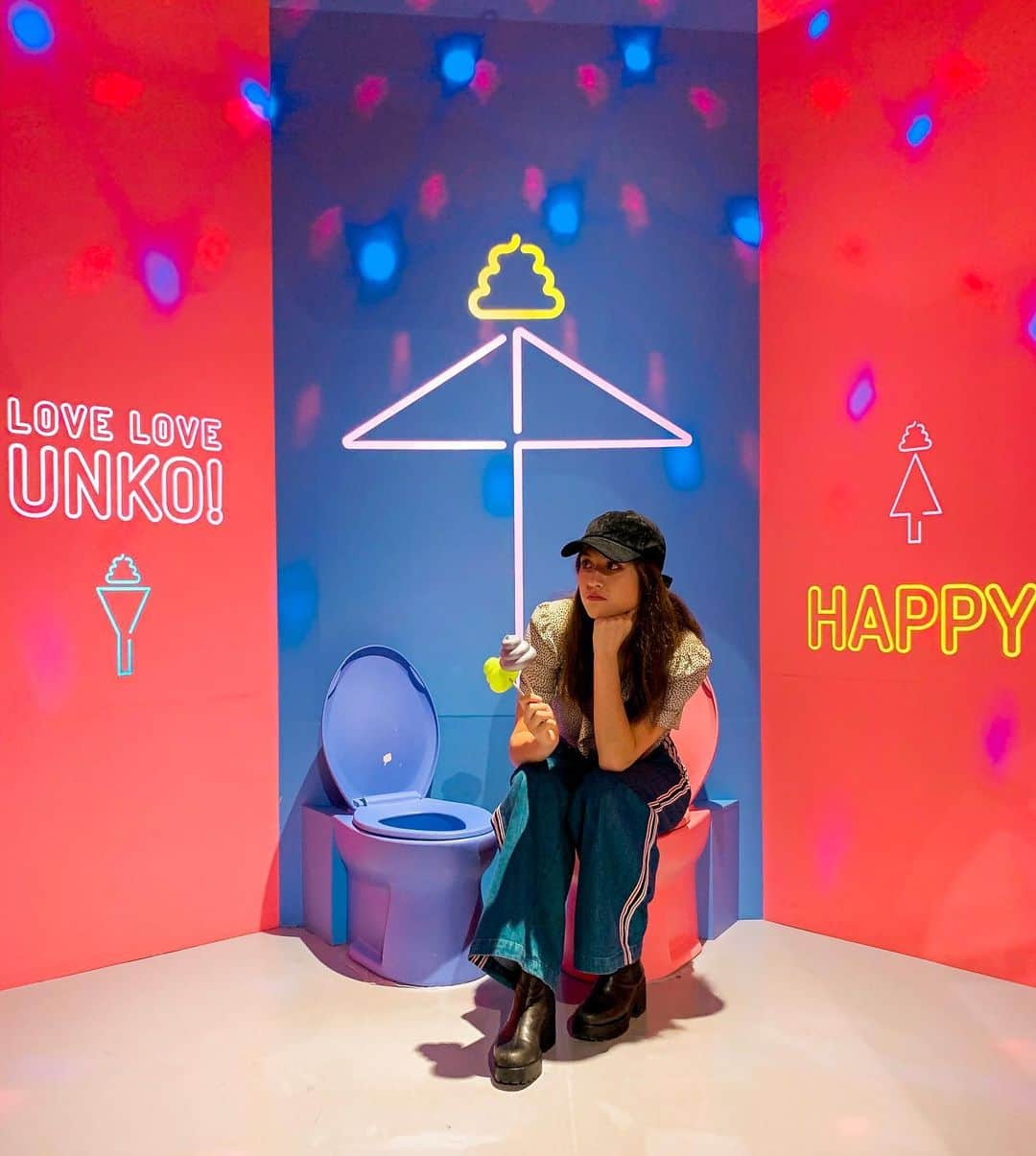 リン・ハッチソンさんのインスタグラム写真 - (リン・ハッチソンInstagram)「The only crappy day I’ve had in Japan 💩💕 @unko_museum Yes this is Japan’s second poop museum 🤣 #unkomuseum #poopmuseum」11月9日 2時18分 - lynnekarinahutch