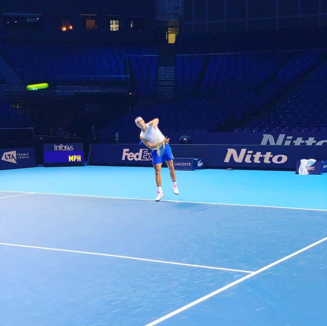 ラファエル・ナダルさんのインスタグラム写真 - (ラファエル・ナダルInstagram)「Serving... day by day. Glad to be here in London. Goal to be healthy on Monday night...」11月9日 2時43分 - rafaelnadal