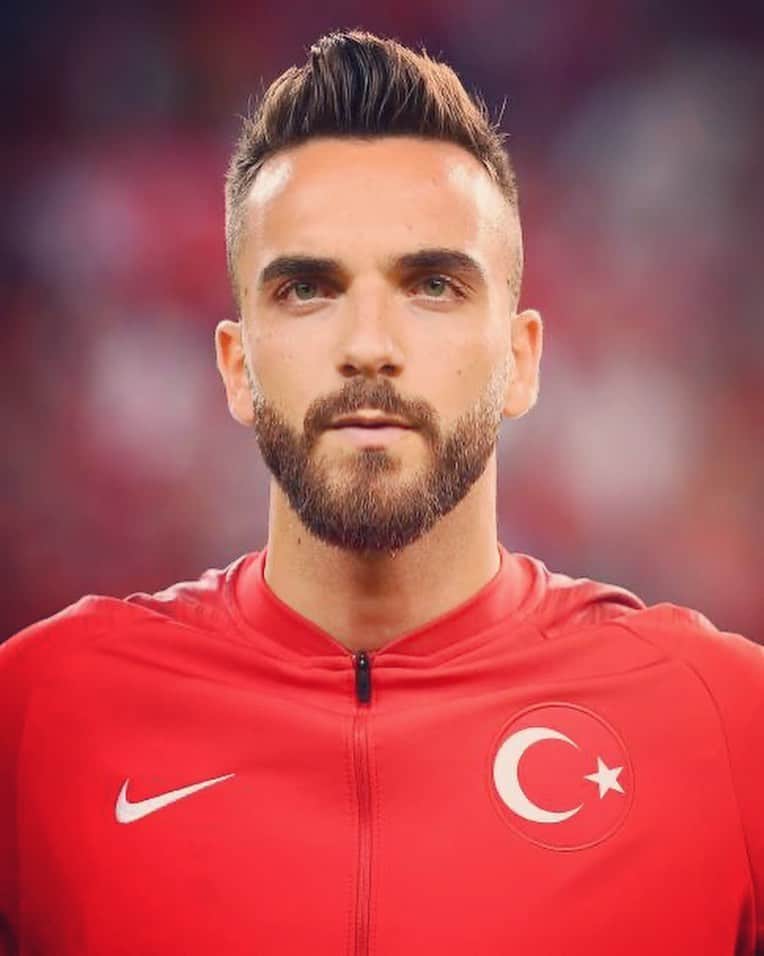 ケナン・カラマンのインスタグラム：「Geçirdiğim ağır zatürre hastalığımın tedavisi devam etmektedir, maalesef kadroda yer alamıyorum, milli takıma izlanda ve andorra maçlarında başarılar diliyorum ve avrupa şampiyonasını garantilemeye ümit ediyorum. 🇹🇷❤️ @millitakimlar #EURO2020Younda  Aufgrund meiner Lungenentzündung, werde ich leider nicht bei der Nationalmannschaft sein, wünsche ihr aber in den Spielen gegen Island und Andorra viel Glück.」