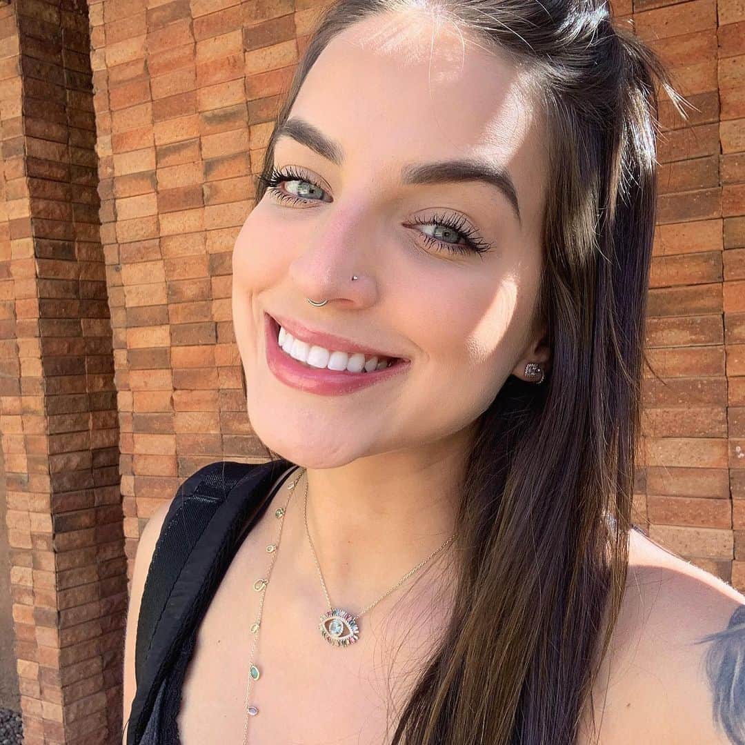 Bruna Unzuetaのインスタグラム：「Selfieeee passando no seu feed 😇」