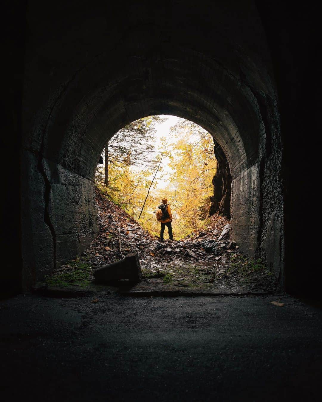 Simone Bramanteさんのインスタグラム写真 - (Simone BramanteInstagram)「{ Empty Places of Italy } • Recently I’ve checked out the number of ghost towns in Italy. Each town has its own history, most of them disappear consumed by time. The others remain alive thanks to small communities that live around them.  I’ve been, with @playstationit, for the launch of #DeathStranding, in some of these, in a path as long as Italy. 1200km of discoveries and hopes. Stay connected to discover more. . 🇮🇹 • Di recente ho verificato quanti paesi abbandonati esistono in Italia. Non pochi. Ognuno di questi ha la propria storia, la maggior parte di questo svaniscono consumati dal tempo. Gli altri rimangono in piedi solo grazie alle piccole comunità che ci vivono intorno.  Sono stato insieme a @playstationit per l’atteso lancio di #DeathStranding, in alcuni di questi, in un percorso lungo 1200 km fatto di scoperte e speranze. Per saperne di più segui il mio percorso sulle IG Stories e scopri come segnalare altri paesi da riconnettere.  #PS4」11月9日 3時11分 - brahmino