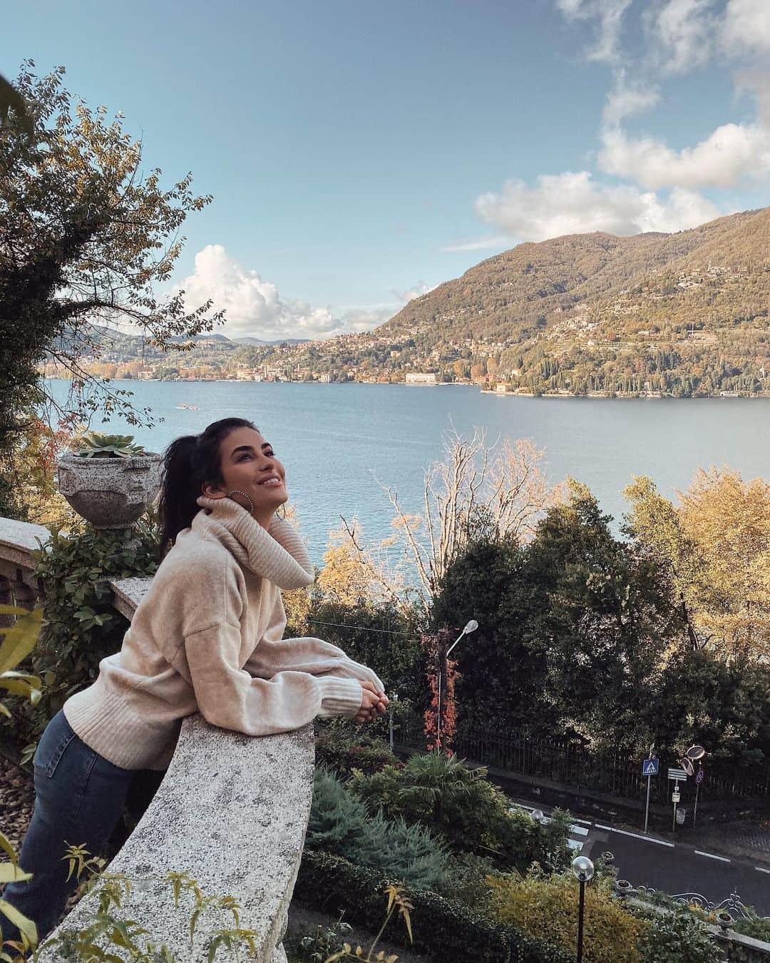 Sazan Hendrixさんのインスタグラム写真 - (Sazan HendrixInstagram)「The last pic sums up how we feel getting back to reality after an amazing getaway in Europe! ✨ Here are some pics from our trip.  Many of you asked where we stayed and for travel advice!? Don’t ask me! Ask @stevie_hendrix .. he’s the travel pro in this relationship 🤣 He planned the first half of our trip and then @noken took over and helped him plan the second half 😅🙌🏼 It was seriously the perfect trip for us. I already miss these views so much 😭 #swipe #eurotrip2019 #familytime #cozy」11月9日 3時15分 - sazan