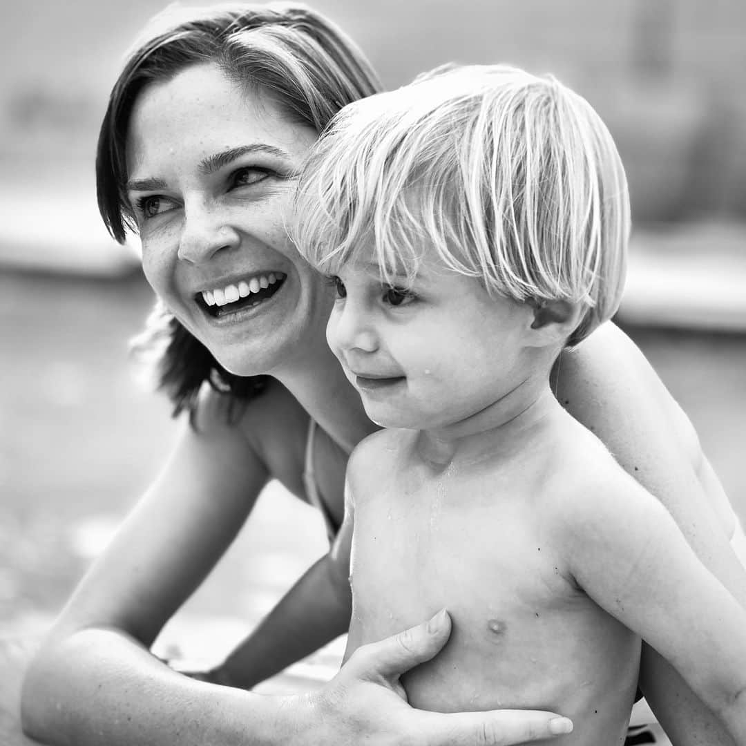 シャノン・ルシオのインスタグラム：「I never post, but I had to share this beautiful photo from the talented @halfadams #dudesgotskills #motherandson #staylittleforever #heputsasmileonmyface」