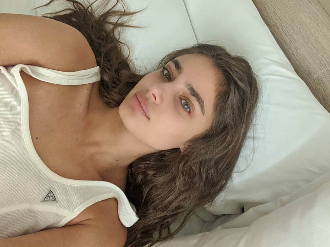 テイラー・ヒルさんのインスタグラム写真 - (テイラー・ヒルInstagram)「Sleepy 😴😊」11月9日 3時43分 - taylor_hill