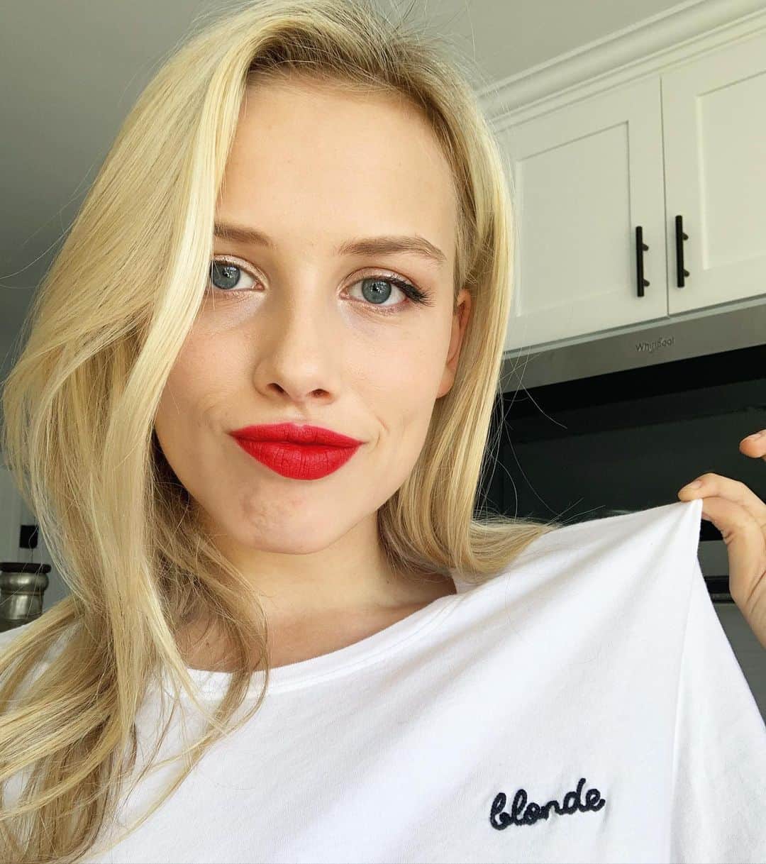 グレイシー・ドジーニーのインスタグラム：「shirt says it all 💁🏼‍♀️ thx @ashflarehair」