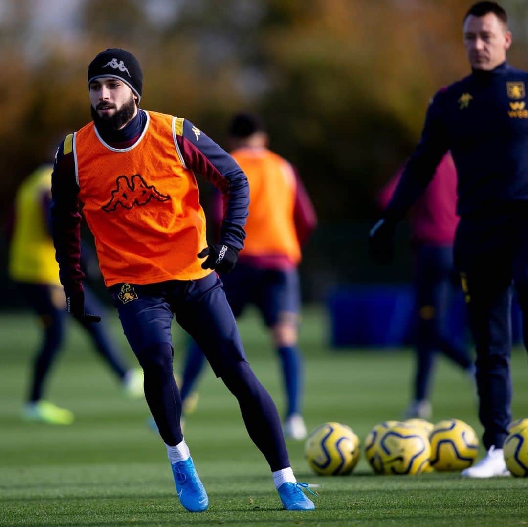 ホタのインスタグラム：「Good to be back 💜 AVFC」