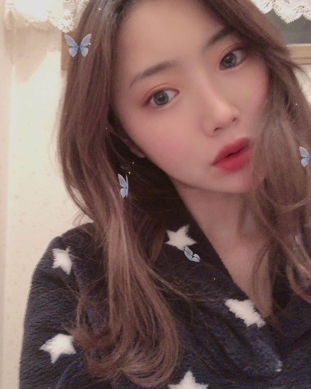 のインスタグラム：「【#体重公開 #レコーディングダイエット 】  昼ごはん だし巻き玉子、サラダ 間食 甘酒風酒粕のお湯割り3ばい 夜ご飯 鮨 . やっと就寝 明日からベッドに入る時間を11時台にしよう(´･ω･`) 今日はなんと お寿司を24時頃まで頂いておりました。 21時〜のお席で2時間半、、🥺 とても贅沢でとても罪深い🥺 . その分調節して 今日は1万歩達成☺️💓 明日は休日だから1.5万歩歩くぞ〜✨ . 小さい成功体験が やる気に繋がるので 小さいことで自分を褒めまくって やる気に繋げていきます🥰  それでもエンジンかからなくて、体重が減らない間は全然めげちゃうけど！！ . 焦らない！ 投げ出さない！ 自分を卑下しない！ . ダイエットとは健康になる事。 . 明日も健康に✨ . #ダイエット #ダイエット仲間募集中 #ダイエット日記」