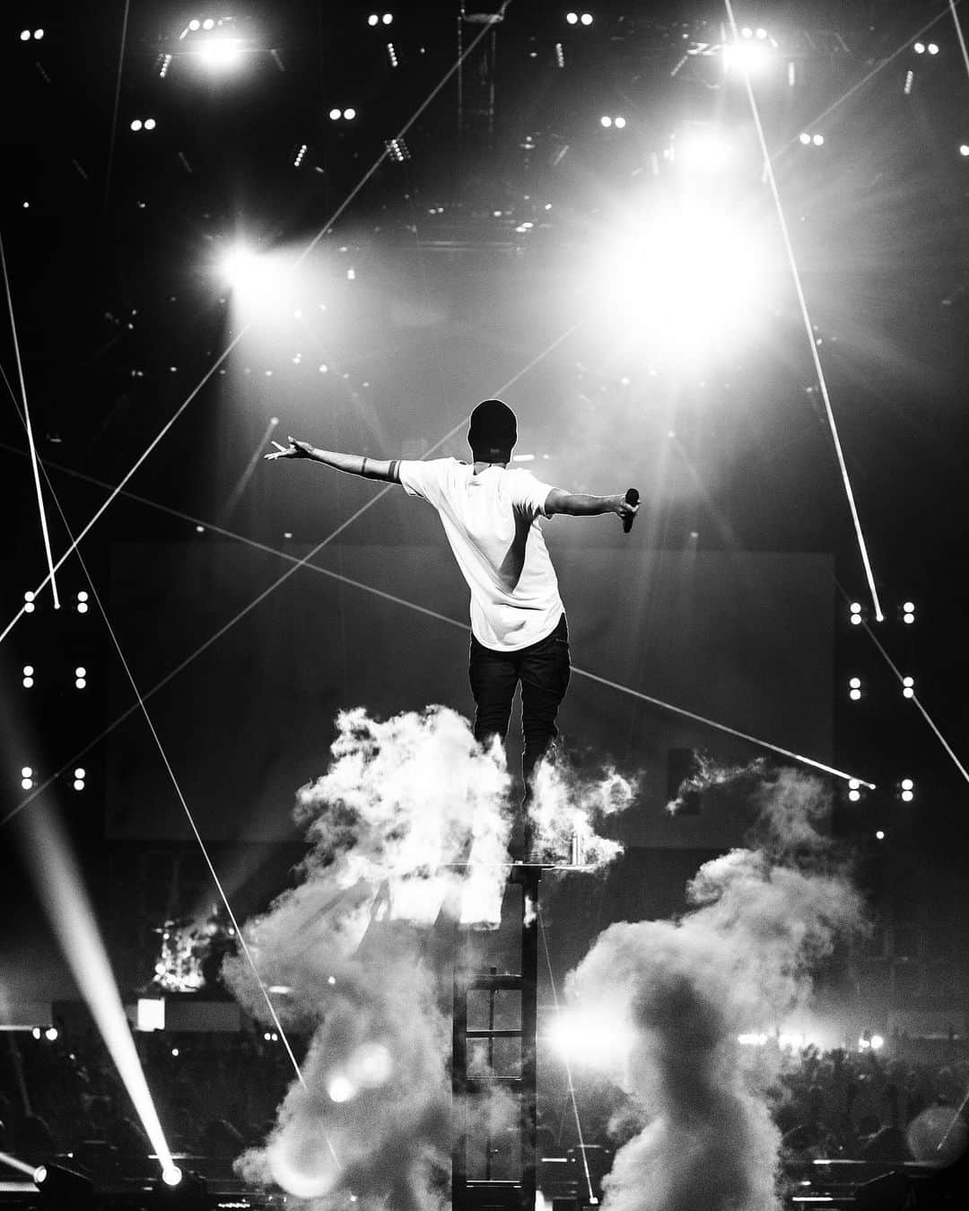 トゥエンティ・ワン・パイロッツのインスタグラム：「two shows left. finish strong. #banditofortworth #banditotulsa」