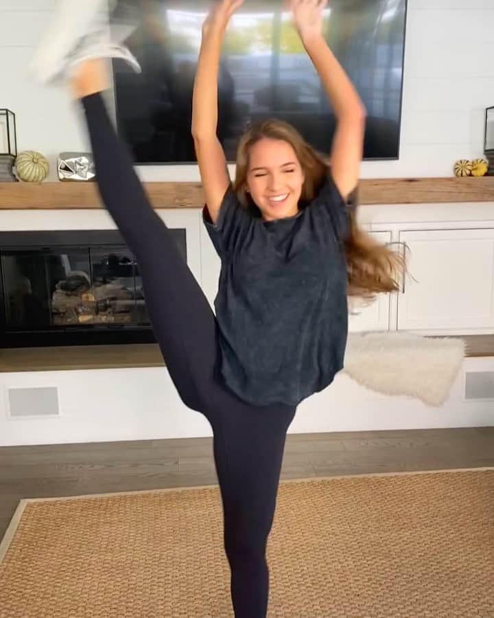 Brent Riveraのインスタグラム：「Who won the dance battle??😂😂 @lexibrookerivera」