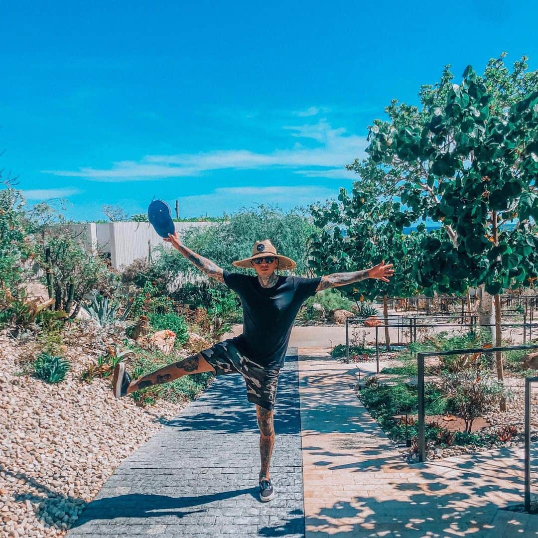 トニー・ペリーのインスタグラム：「🌵」