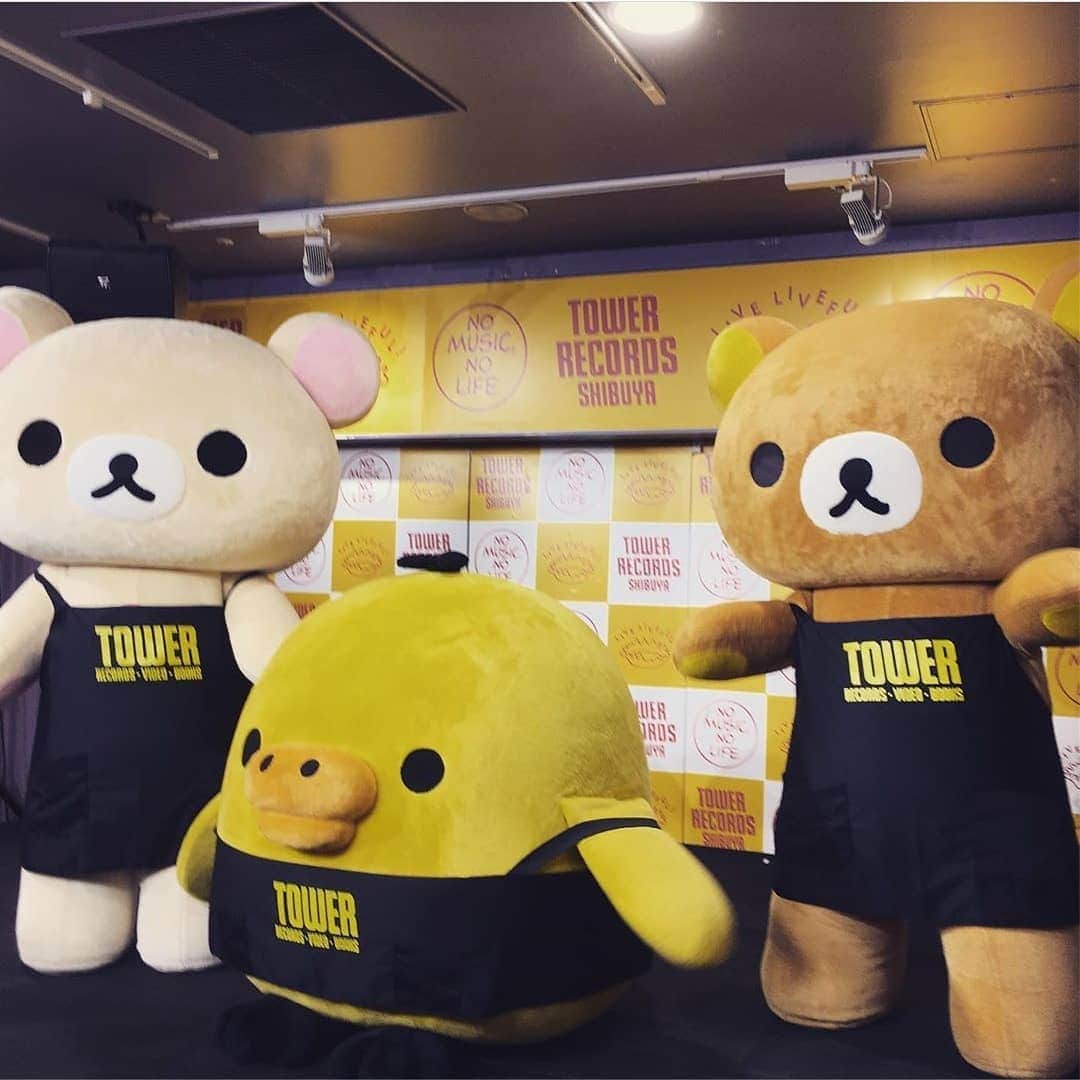 Rilakkuma US（リラックマ）さんのインスタグラム写真 - (Rilakkuma US（リラックマ）Instagram)「Rilakkuma, Korilakkuma and Kiiroitori made an appearance at Tower Records in Shibuya recently! Check out their cute aprons! Photo by @tareoto . . . #rilakkumaus #Rilakkuma #sanx #kawaii #mascot #korilakkuma #kiiroitori #towerrecords #リラックマ #サンエックス」11月9日 5時25分 - rilakkumaus