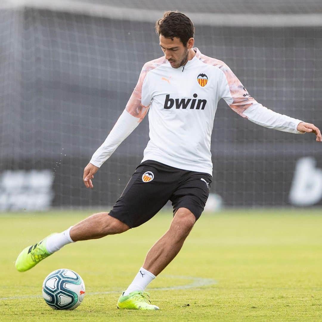 ダニエル・パレホのインスタグラム：「‪Sin perder de vista el objetivo... el día a día. Último partido antes del parón, último esfuerzo de todos, equipo y afición. Nos vemos en Mestalla. #AmuntSempre ‬」
