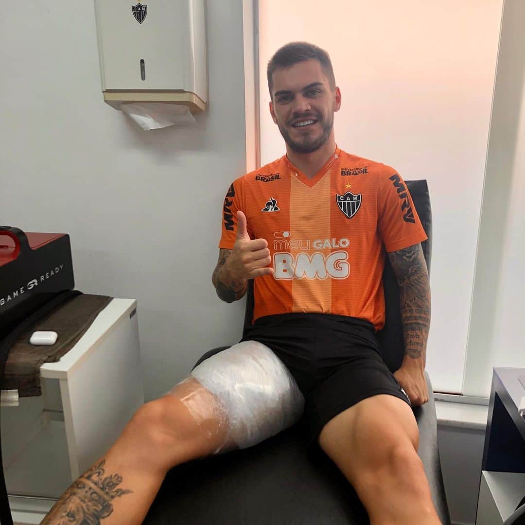 ナタンのインスタグラム：「Tratamento intensivo com positividade pra voltar 100% #AquiÉGalo 🐔💪🏻」