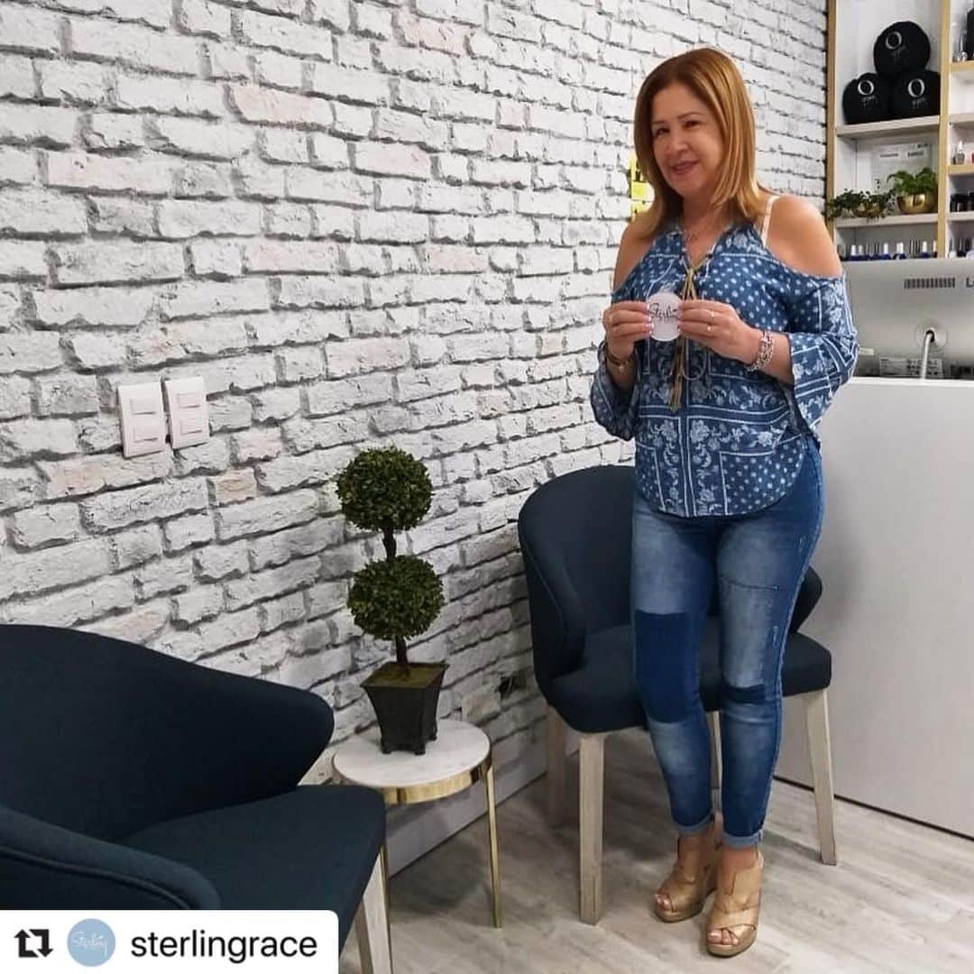 ジェシカ・スターリングのインスタグラム：「#Repost @sterlingrace ・・・ Todo comienza con un sueño que directamente @jesysterling ha ido plasmando en su mente, que con detalles, sacrificio y mucho amor ha intentado hacer realidad poco a poco... 💭El muro que ven en esta foto Quiero contarles que el encargado de hacerlo real fue @ecomaster_ y que sin la ayuda de ellos no hubiera sido posible crear ese toque unico!!! GRACIAS @ecomaster_ son la mejor elección para dar toques unicos y quedar con un lugar encantador!! @ecomaster_b」