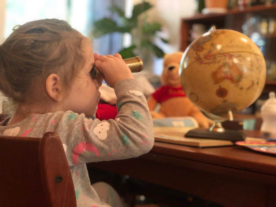 エリカ・クリステンセンのインスタグラム：「step back from your worldview」