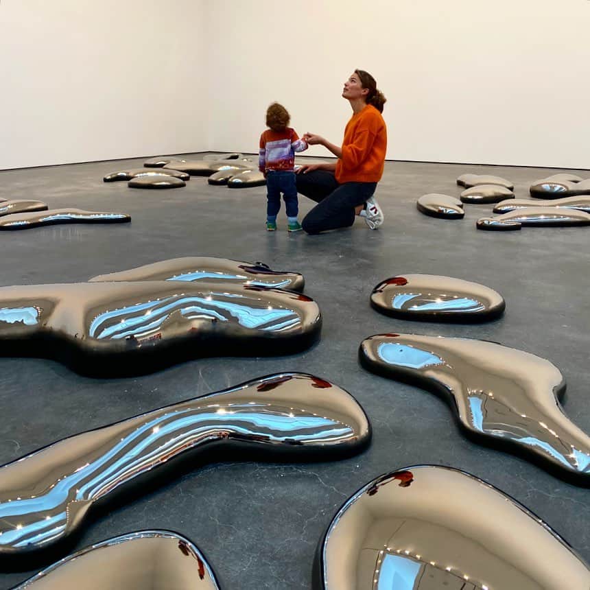のインスタグラム：「“Rain?” Thank you @kjw for inviting us to #everydayiprayforlove! I think I have been dreaming differently every since I got to know #yayoikusama’s work and it’s always an experience to being among it」