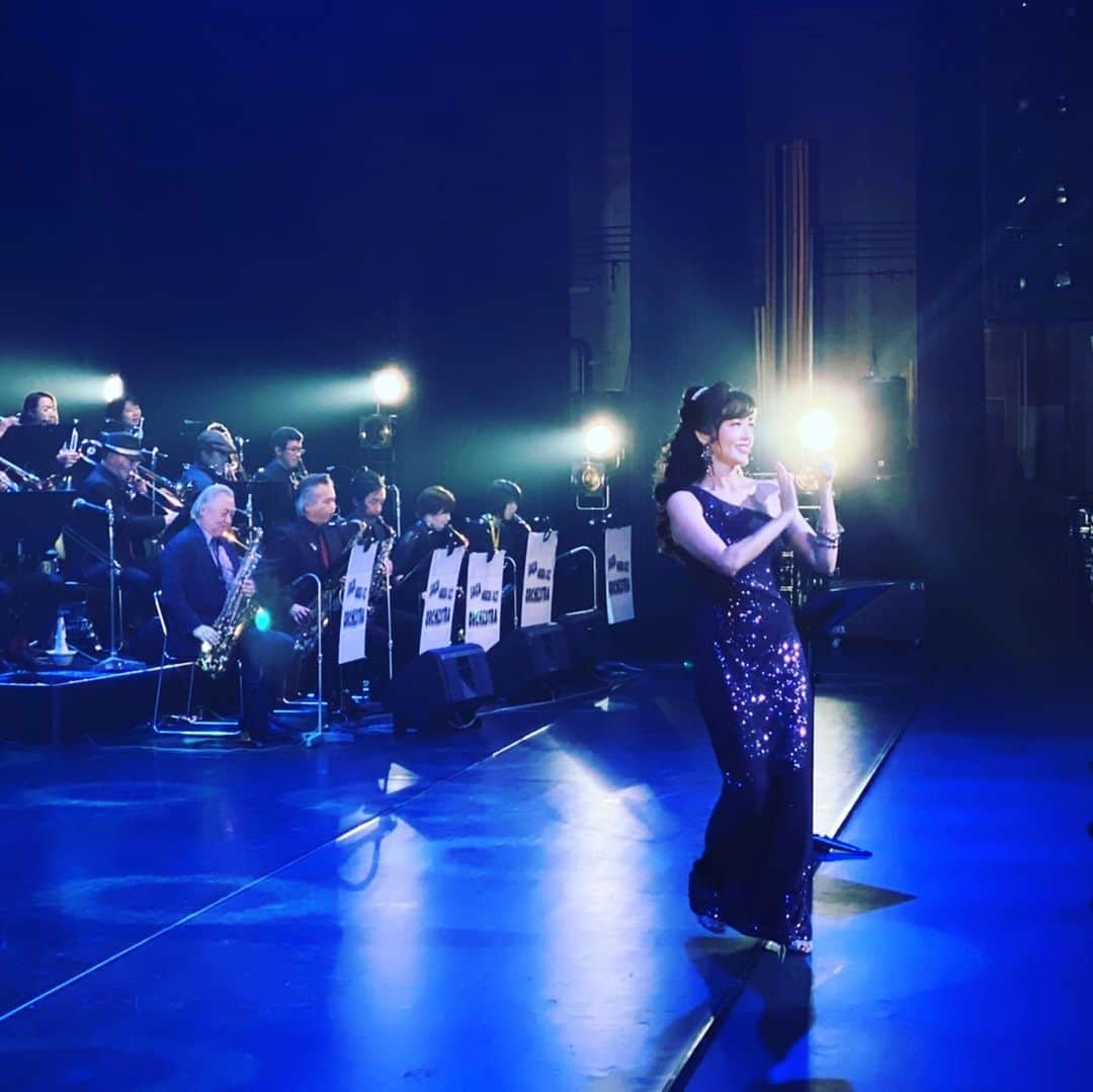 早見優さんのインスタグラム写真 - (早見優Instagram)「What a fabulous night! Opening event for The 7th Saga-Shimin Geijutsusai. Thank you Saga Modern Jazz Orchestra for letting me sing with you! 佐賀市民芸術祭にて、佐賀モダンジャズオーケストラの皆さま、共演させていただきありがとうございました😊 そして何よりも温かい佐賀の皆さま💕に感謝！  #佐賀市民芸術祭  #佐賀市民芸術祭オープニング  #佐賀市民芸術祭2019  #佐賀モダンジャズオーケストラ  #jazz #yuhayami  #lovejazz #ビッグバンド」11月9日 6時40分 - yuyuhayami