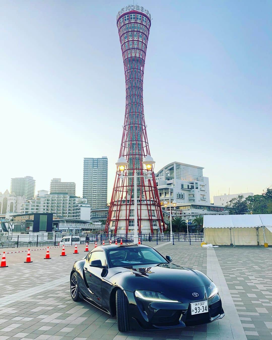 のインスタグラム：「TOYOTA SUPRA #supra #toyota #スープラ #トヨタ #hyogotoyota #兵庫トヨタ #kobe #神戸 #メリケンパーク #ポートタワー #兵庫カーライフフェスタ」