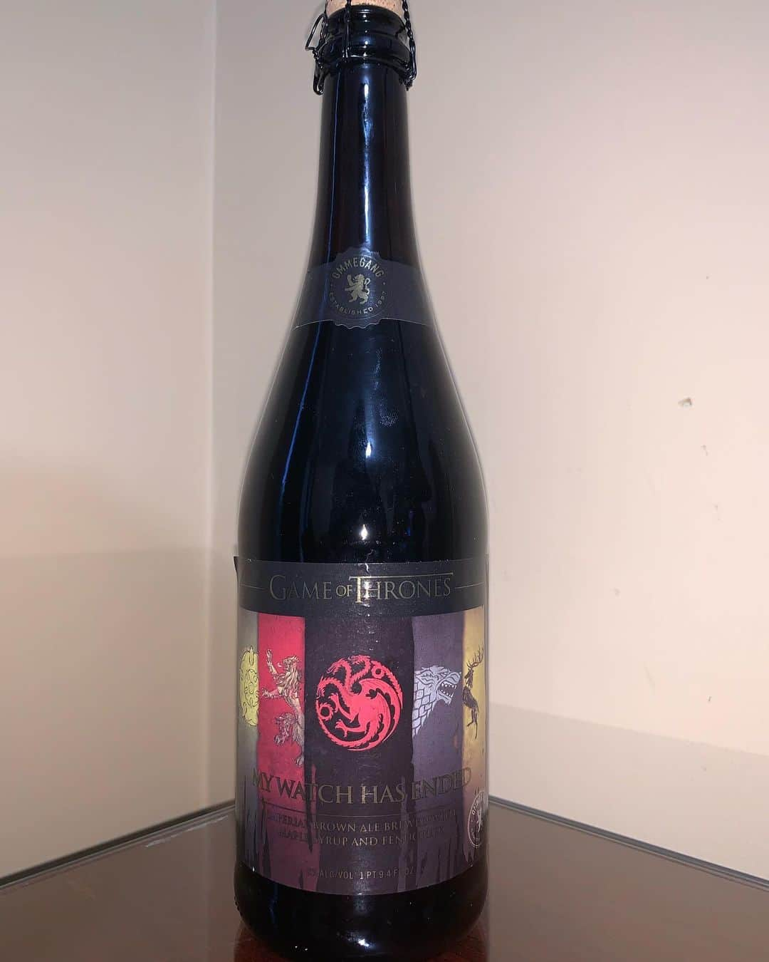 ピーター・ディンクレイジのインスタグラム：「Thank you @HBO and @breweryommegang for this awesome #MyWatchHasEnded bottle!」